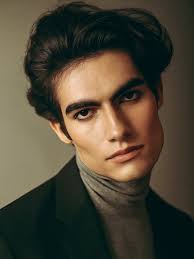 Fotografía @orenta.estudio @torena25 Modelo @diegoaguas1111 Maquillaje  @luisaaliaga_mua