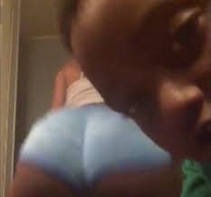 Uploaded july 02, 2020 ignorant: This Mother Just Ruined Her Son S Rap Career Mama Twerking To Kodak Black For Her Little Son S Music Video Where S The Pappy Video