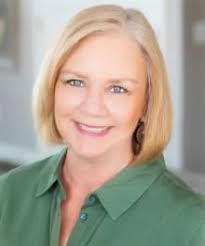 Lisa Murray's Instagram, Twitter & Facebook