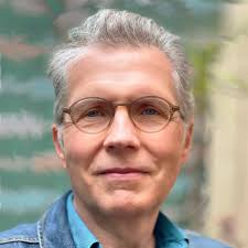 Todd Larson's Instagram, Twitter & Facebook