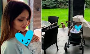 Perkongsian tersebut mendapat perhatian netizen yang memuji kecomelan tengku ismail leon petra. Russian Beauty Queen Holed Up With Her Baby In A Country House Provided By The Ex Malaysian King Glbnews Com