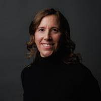 Leslie Cannon's Instagram, Twitter & Facebook