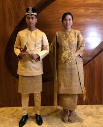 Baju kurung lelaki juga dikenali juga sebagai baju melayu. I Love The Color So Much But I Think The Baju Kurung Johor A Bit Longer Mankajang29 Malay Wedding Dress Women Blouses Fashion Traditional Wedding Attire