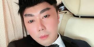 Pemilik nama lahir roy kurniawan itu mengungkapkan alasan menjalani filler dagu. Roy Kiyoshi Ramal Kematian Sendiri Meninggal Diracun Di Usia 40 Tahun Dream Co Id