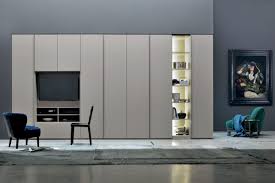 Nel nostro catalogo troverai letti, testate e comodini, oltre a camere complete e camerette. Armadio Per Camera Da Letto Con Porta Tv Idfdesign