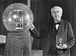 He invented the kinetoscope in 1891 and in 1912 produced the first talking motion pictures. Biografie Von Thomas Edison Amerikanischer Erfinder