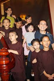 Những kẻ khờ mộng mơ 2016. Phi Nhung Nháº­n Them Con Nuoi Thá»© 23 Khi Phat Hiá»‡n Em Be Ä'Æ°á»£c Ä'áº·t Ngay TrÆ°á»›c Cá»­a Nha Trá»i Cho Con Máº¹ Sáº½ Nuoi Con