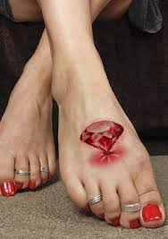 3d Red Foot Diamond Tattoo Jpg 500 709 Juwel Tattoo Beeindruckende Tattoos Diamanten