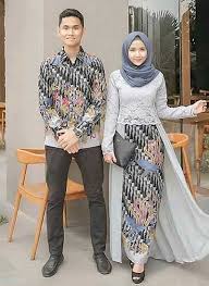 (106 cm) lingkar lengan = m (36 cm), l (38 cm), xl (40 cm) lebar bawah rok = m (82 cm), l (84 cm), xl grab it now !! 20 Inspirasi Baju Couple Muslim Yang Serasi Abis Hai Gadis