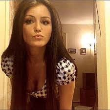 Leanne Larsen's Instagram, Twitter & Facebook