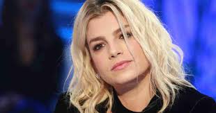 La cantante salentina decide di rispondere alle continue critiche e. Emma Marrone Novita Importanti Sulla Malattia Cosa Le Hanno Detto I Medici Controcopertina Com