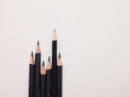 a reference guide to graphite sketching pencils