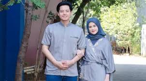Terimakasih untuk seluruh dokter yang sudah membantu kami, kata roger danuarta bersama cut meyriska, saat menggelar konferensi pers di rsia bunda menteng, jakarta pusat, selasa (21/7/2020). Cut Meyriska Sempat Dilabrak Perempuan Sebelum Menikah Dengan Roger Danuarta News Entertainment Fimela Com