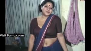 Indian servant house main blouse navel thigh showing aunty