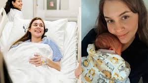 Eser Yenenler In Esi Berfu Yenenler Den Oglu Kuzey Ile Ilk Poz Yerelin Gundemi