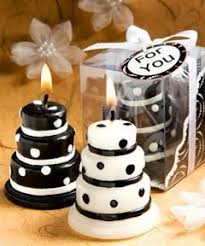 Gorgeous Black And White Wedding Cakes Weddingomania White Wedding Favors Black And White Wedding Cake Wedding Cake Candle