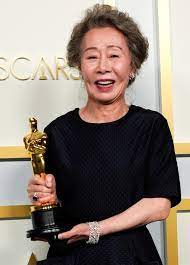 윤여정 같은 배우가 세네 명만 있어도 중년배우들의 판도가 바뀔 것' 이라고 인터뷰한 내용이 있다. Voiiajukejvqmm