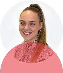 Aimee Henshaw's Instagram, Twitter & Facebook