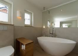 Badewanne und duschwanne aus acryl oder stahl? Badezimmer Mit Freistehender Badewanne Und Dusche Bader Seelig