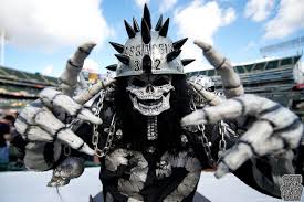 Oakland Raiders Costumes Re Re Oakland Raiders Raider Game Raiders