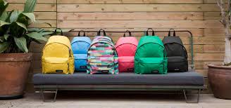 Le velours est doux au toucher. Sacs A Dos Eastpak