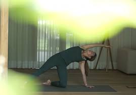 A retreat can be solitary and/or local, but often involves a trip to a location that offers group yoga activities. Angebote Pakete Yoga Hotel Schwarzschmied In Sudtirol