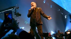 He got his chance last week when he performed the song via satellite at caroline kennedy schlossberg's 50th birthday party. Neil Diamond Goes Full Camp Counselor In Coronavirus Inspired Rework Of Sweet Caroline Vanity Fair