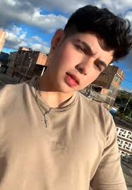 Sigan a mi amigo @Brayan JM 🤩🏃🏻‍➡️