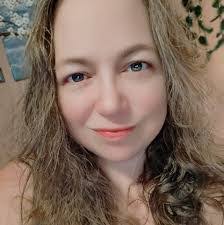 Carrie Medford's Instagram, Twitter & Facebook