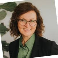 Renee Hadley's Instagram, Twitter & Facebook