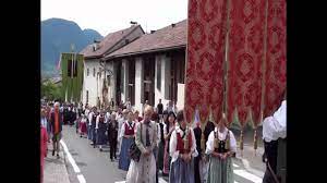 Eine hagelfeier am tag nach christi himmelfahrt und eine zweite prozession am freitag vor dem fest johannes' des täufers, also auch nicht am fronleichnamsfest. Prozession Christi Himmelfahrt 2014 2 Youtube