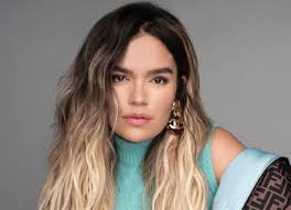 Sin embargo, además de su talento, los colombianos han compartido durante años una cercana relación, en parte ligada a sus orígenes paisas y amigos en común, como bull nene. Karol G Levanto La Temperatura Con Su Nuevo Look La Tecla