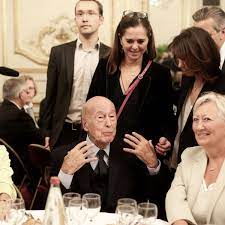 Valéry giscard d'estaing par raymond depardon. Valery Giscard D Estaing Cette Passion Pour Les Femmes Qu Il Partage Avec Jacques Chirac Femme Actuelle Le Mag