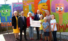 Für deutsche bank filiale landshut in landshut, isar sind noch keine bewertungen abgegeben worden. Vr Bank Landshut Freut Sich Uber Oma Aliens Und Superhelden Montessori Schule Geisenhausen