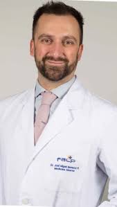 El Dr. José Miguel Bernucci guarda significativos recuerdos de su formación  en la USS, etapa en que forjó grandes amistades. 💙, Envía un afectuoso  saludo a los estudiantes de Medicina y los invita a ...