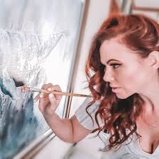 Sarah Farnham's Instagram, Twitter & Facebook