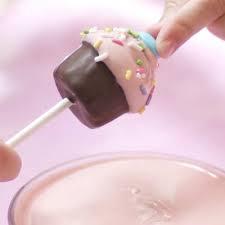Expand your baking credentials and create wonderfully delicious cake pops with the stylish and practical red silicone mould. Mini Cupcake Mould For Cake Pops My Little Cupcake