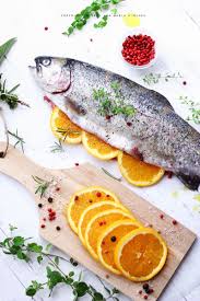 Păstrăv La Cuptor Cu Portocale Si Ierburi Aromatice Recept Eda Kulinariya Moreprodukty