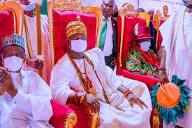 Among the many dignitaries that attended the wedding include vice president yemi osinbajo, former president goodluck jonathan, former vice president atiku abubakar, former nigerien president mahamadou isoufou. 0cxfedufpxys3m