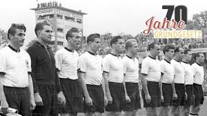 Und der chancenwucher wurde kurz vor der halbzeitpause am kommenden mittwoch (21 uhr in münchen) braucht ungarn trotzdem einen sieg gegen deutschland. Weltmeisterschaft 1954 Deutschland Schaffte Das Wunder Von Bern