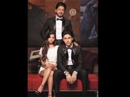 On suhana khan's 20th birthday, we bring you her 10 best pics with dad shah rukh khan, mom gauri and brothers aryan and abram. Shahrukh Khan Gauri Khan Photoshoot With Aryan Suhana Abram Shahrukh Gauri Latest Family Photoshoot Shahrukh Gauri Khan Filmibeat