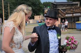 We did not find results for: Parookaville Velberter Brautpaar Gab Sich Das Ja Wort Velbert