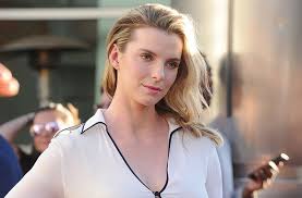 Betty gilpin's hottest photos betty gilpin is an american actress and toal babe. Betty Gilpin S Smoothie Recipe For Healthy Skin Well Good