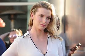 See more ideas about betty gilpin, betties, nurse jackie. Betty Gilpin S Smoothie Recipe For Healthy Skin Well Good