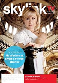 Vedle svých dcer u moře vypadá, jako by byla spíš jejich starší sestra. Zde Magazin Skylink Tv Skylink