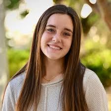 Lauren Snell's Instagram, Twitter & Facebook