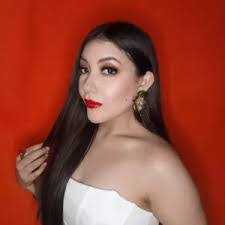 Amanda Leon's Instagram, Twitter & Facebook