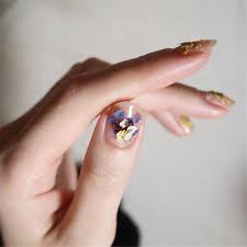 Armstead's board dried flower nails on pinterest. Dried Flower Nail Art You Need To Try Nailstreetz