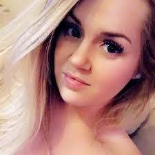 Brittany Rowe (@brittanyrowee)