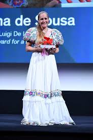 Portuguese writer/director ana rocha de sousa debut feature.film, listen, has garnered all sorts of audience and critical acclaim this past year. O Look De Ana Rocha De Sousa A Portuguesa Que Venceu 2 Premios Em Veneza Estilos Sapo Lifestyle